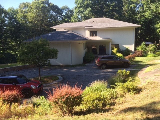 1st image of 10 Rustling Ln