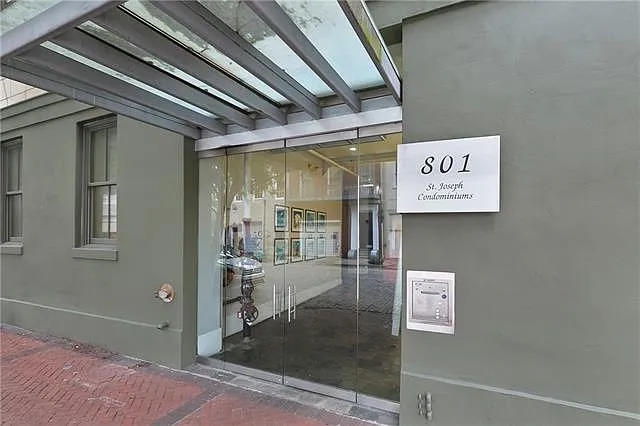 Building Photo - 801 Saint Joseph St #7