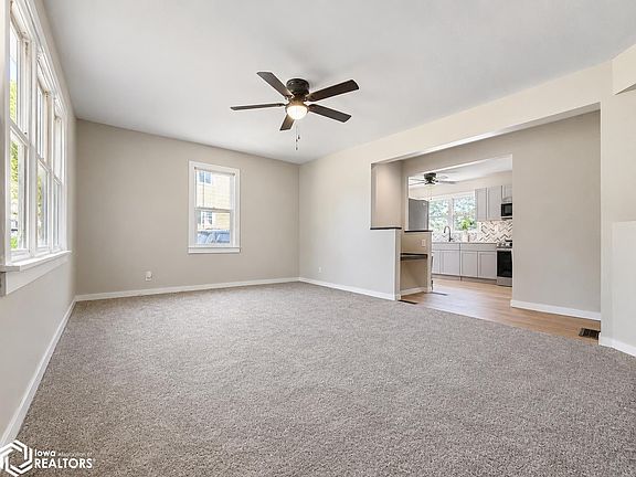 3rd image of 202 Curran St