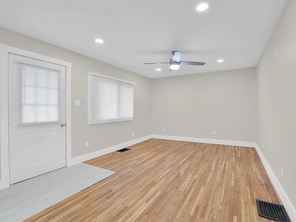 106 N Lincoln St, Philo, IL 61864 Zillow