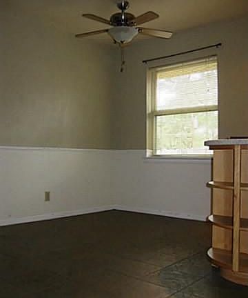 4th image of 1901 Surrey Cir