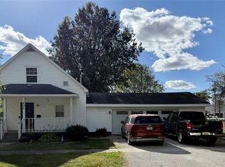 405 N Vine St, Nokomis, IL 62075