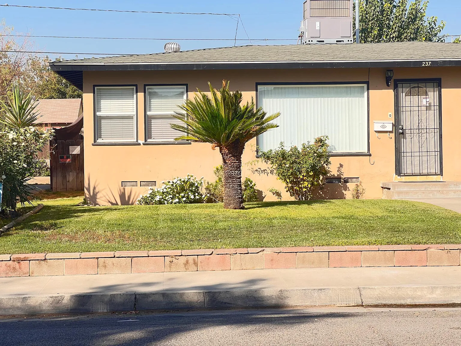 237 Oakdale Dr — Photo 2