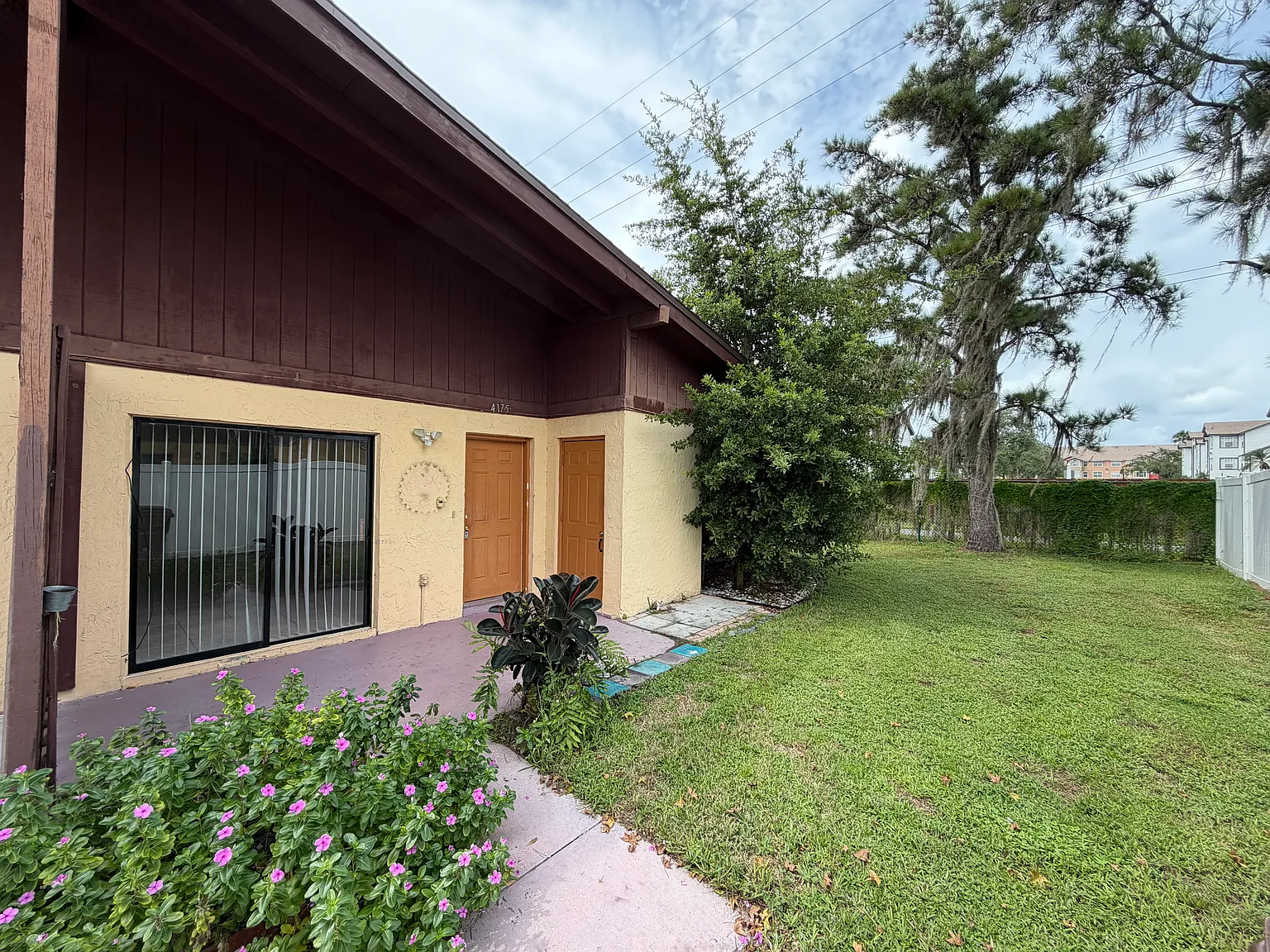 2 bed, 950 sqft, $1,500 — Photo 1