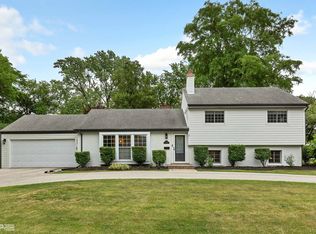 5701 Ridgewood Dr, Western Springs, IL 60558