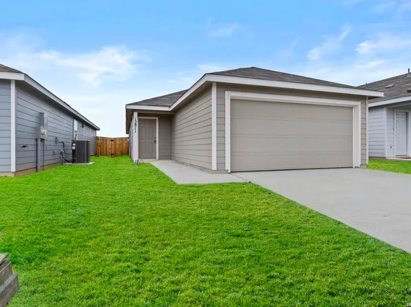 12811 Kathleen St, St Hedwig, TX 78152