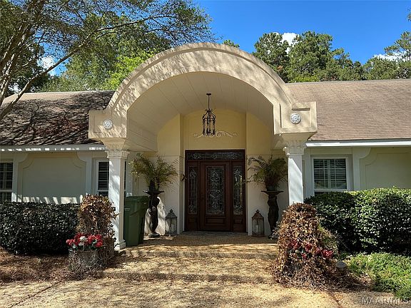 3rd image of 2839 Montrose Ave