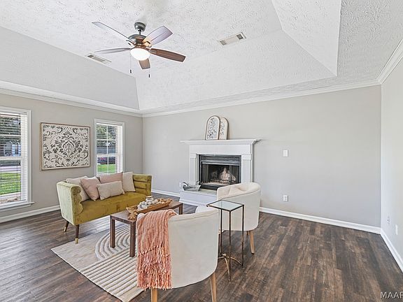 4th image of 1835 Sanford Dr