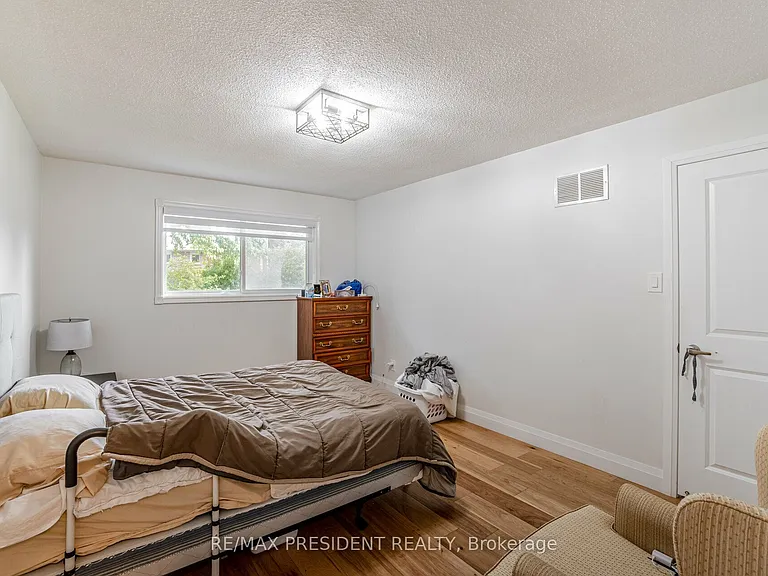 13 Panorama Cres — Photo 17