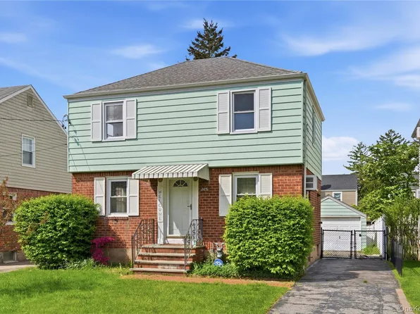 325 White Road, Mineola, NY 11501