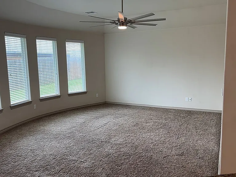 9416 NW 91st Cir — Photo 6