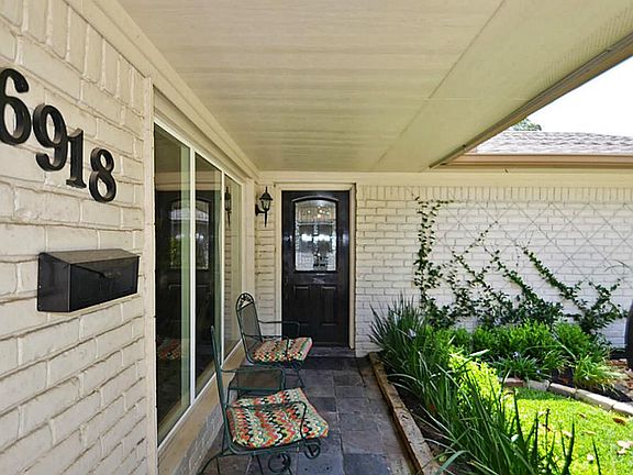 3rd image of 6918 Hartland Ave