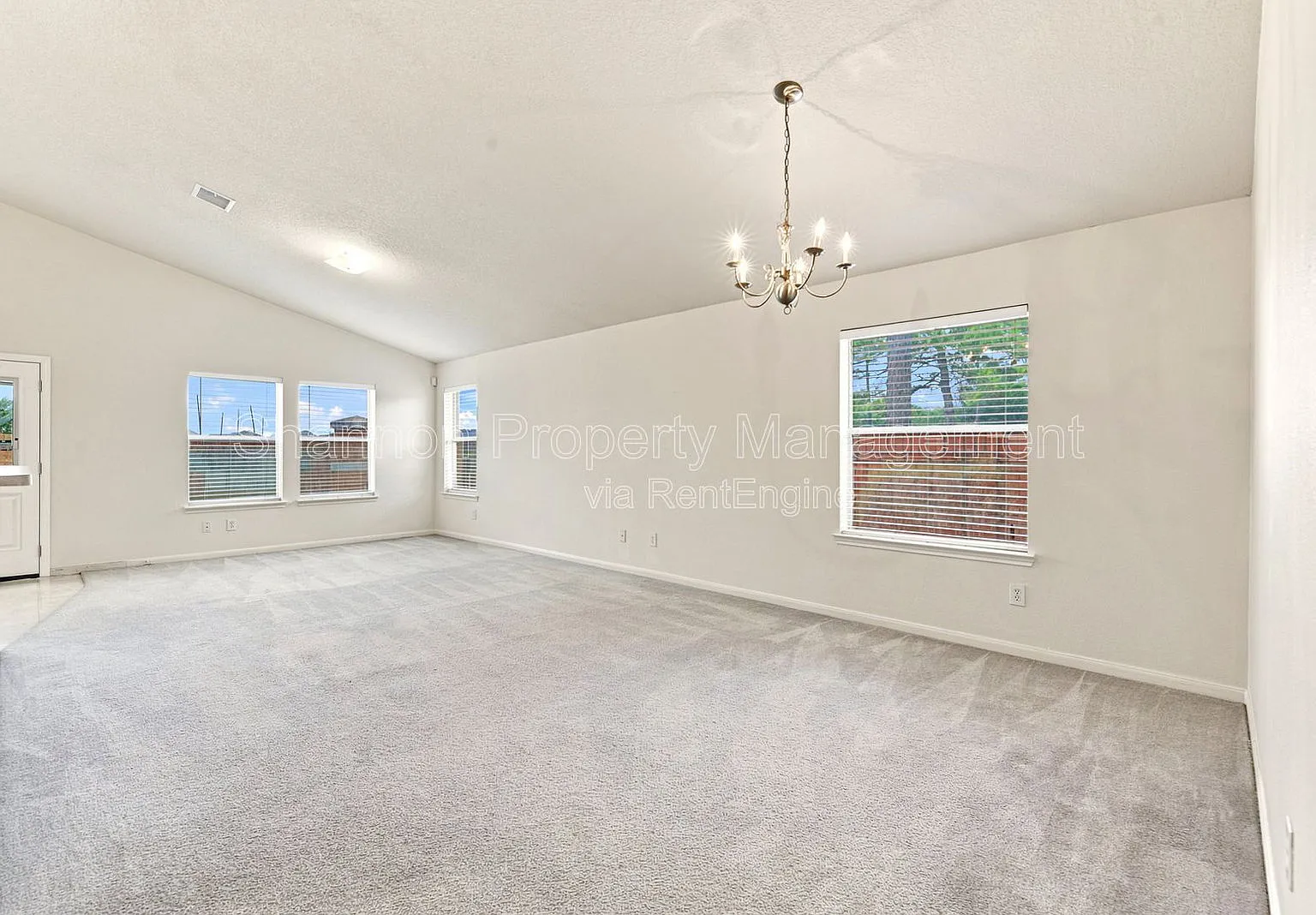 3 bed, 2.0 bath, 1820 sqft, $2,300 — Photo 4