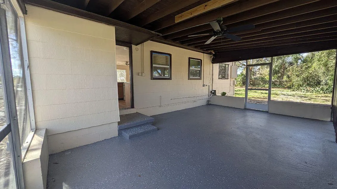 1001 Gray St S — Photo 2
