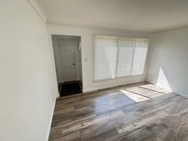 1411 Eastwood Ave — Photo 28