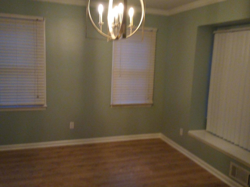 Dining room with new flooring