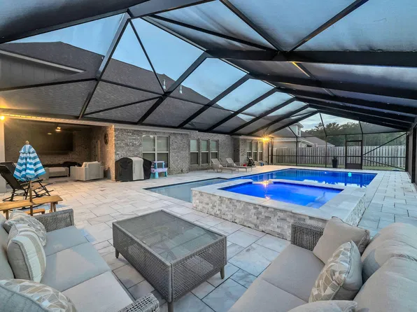355 Mill Pond Cv, Freeport, FL 32439