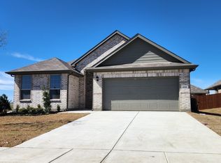 205 Tyler St, Grandview, TX 76050