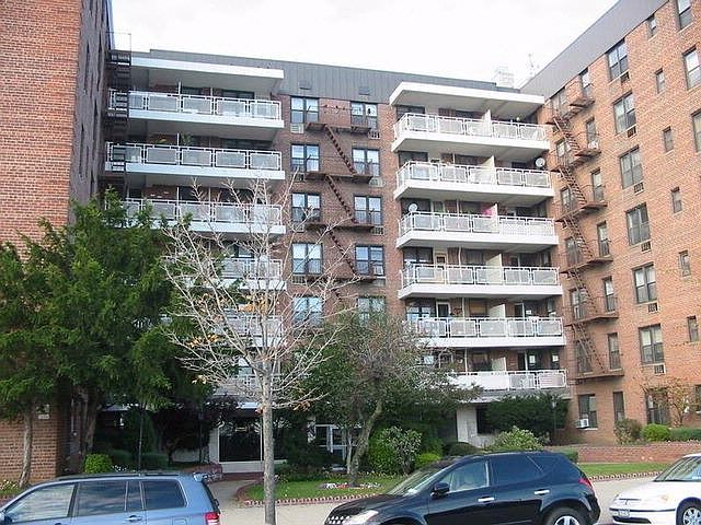 1st image of 3221 Emmons Ave #322