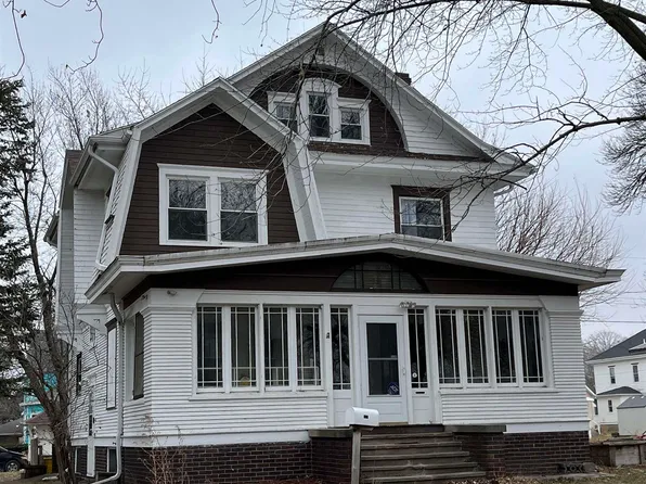 521 1st St NW, Clarion, IA 50525
