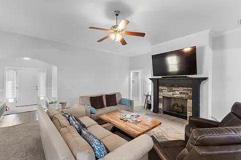 422 Lybrand St — Photo 3