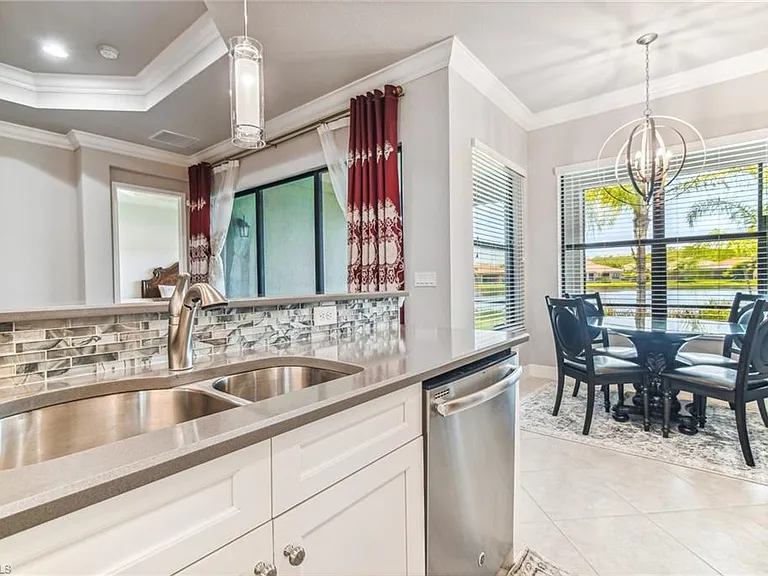 11541 Stonecreek Cir W — Photo 10