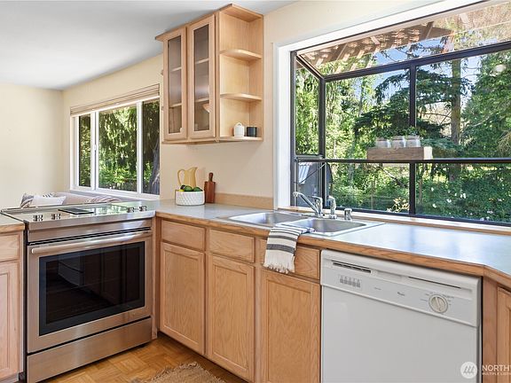 3rd image of 4404 Lopez St