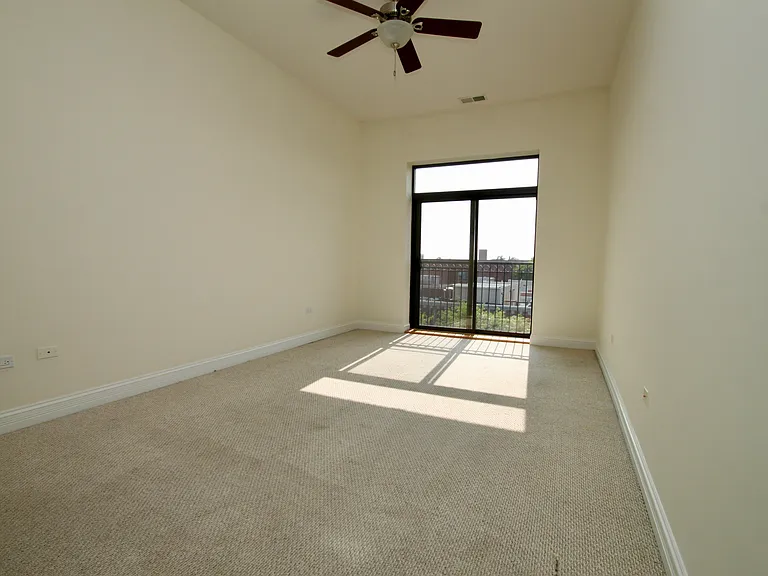 4651 N Greenview #409 — Photo 10