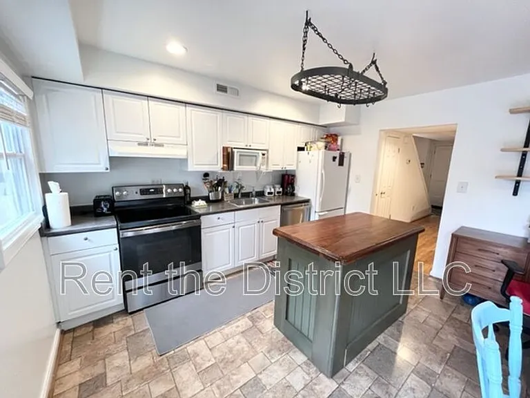 109 P St SW — Photo 4