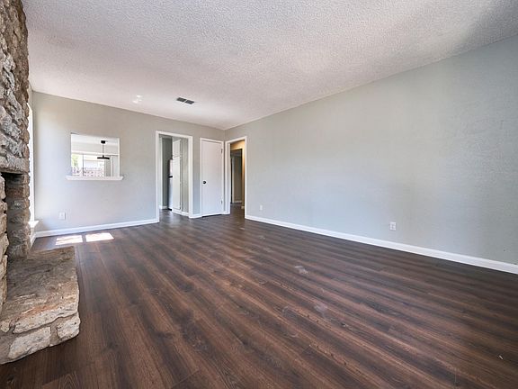 4th image of 902 Fieldwood Dr #A