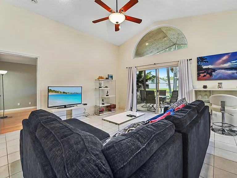 2241 Soundings Ct — Photo 15