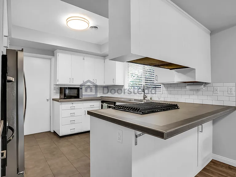 5103 W 7th St #B — Photo 2