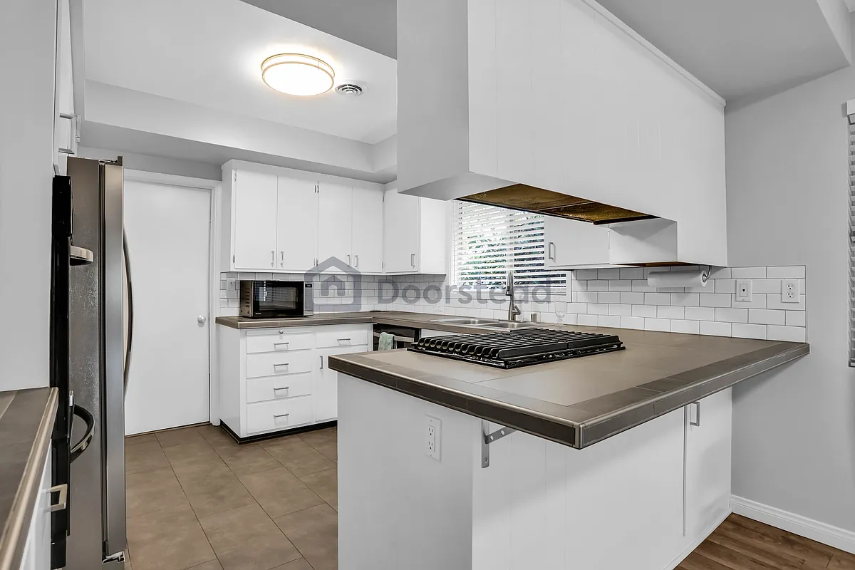 Building Photo - 5103 W 7th St #B