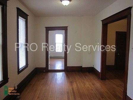 1st image of 260 Irving Ave N #2