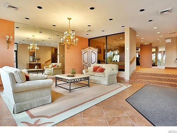 4th image of 300 High Point Dr APT 307
