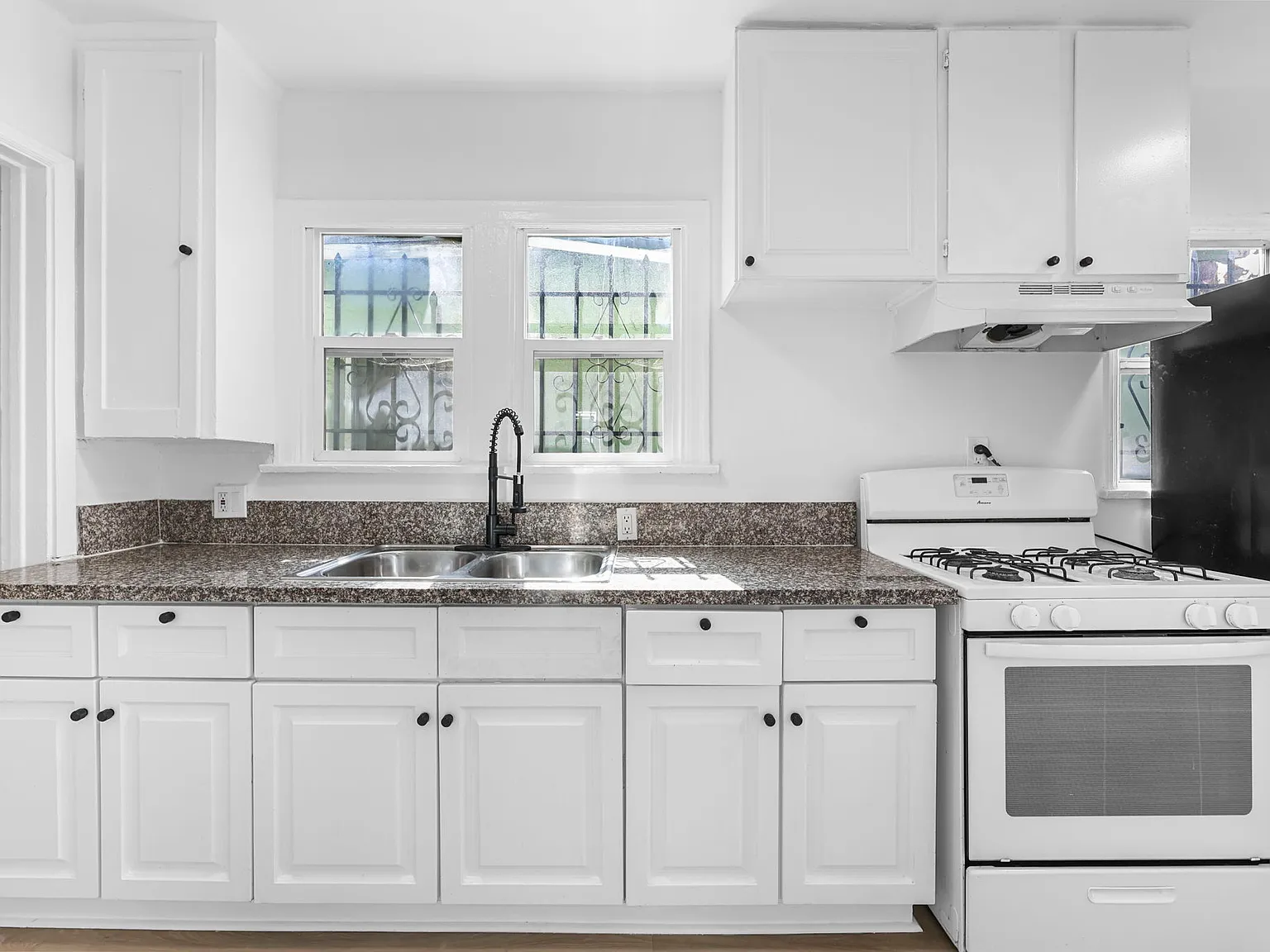 1 bed, 1.5 bath, 650 sqft, $1,745 — Photo 2