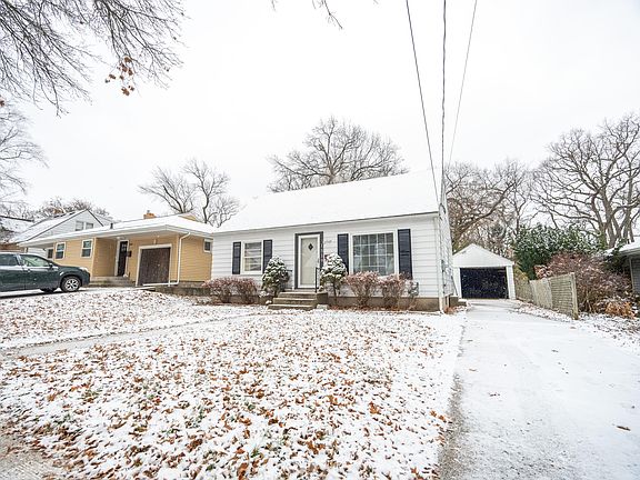 3rd image of 1519 Gladstone Dr SE