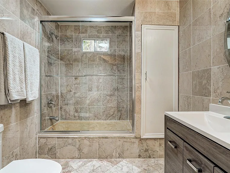 8804 Mountain Ridge Dr #B — Photo 13