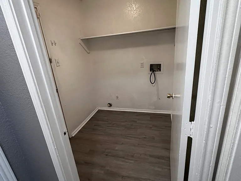 400 Allison Ln — Photo 5