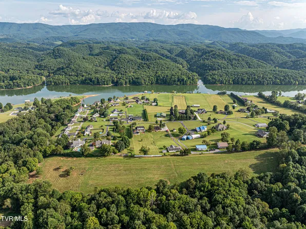 Lake Crest Dr, Abingdon, VA 24211