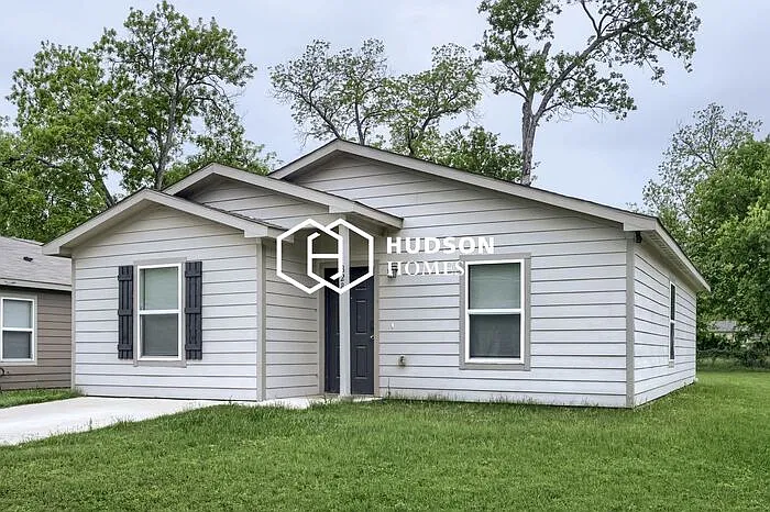 3 bed, 2.0 bath, 1090 sqft, $1,615 — Photo 3
