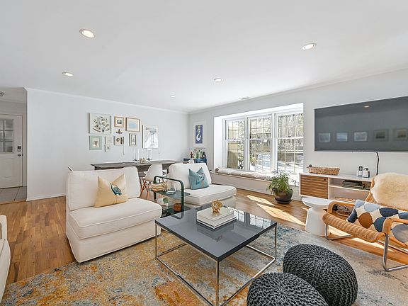4th image of 6 Cozy Ln