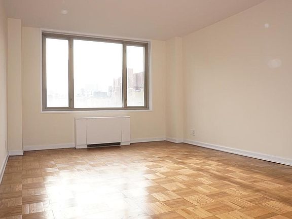 4th image of 160 E 84th St APT 10C