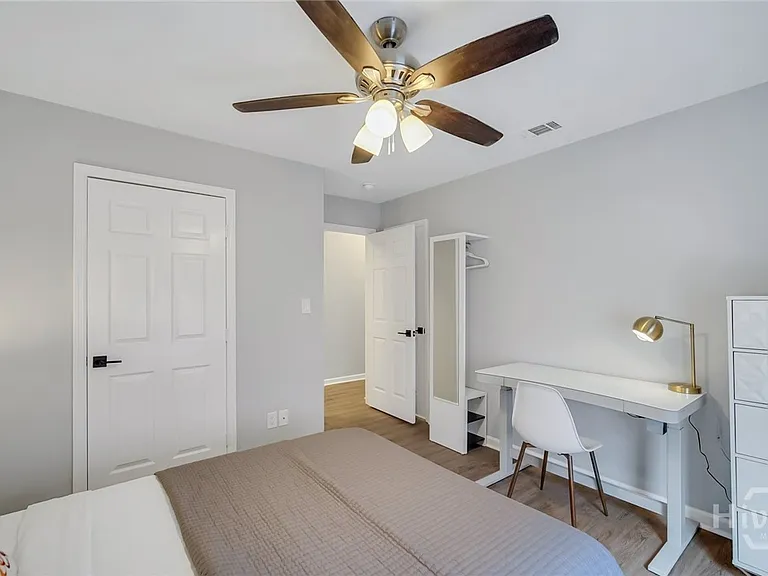 323 W 31st St #2 — Photo 16