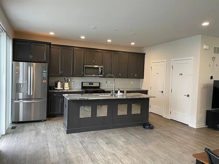 294 Kennedy Dr — Photo 10