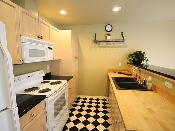 5th image of 25235 SE Klahanie Blvd APT E303