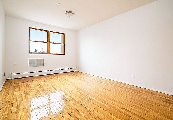 4th image of 661 Meeker Ave APT 4R