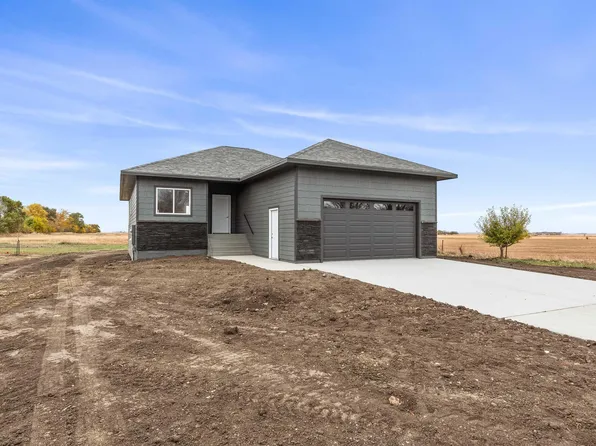 621 Ash St, Canistota, SD 57012