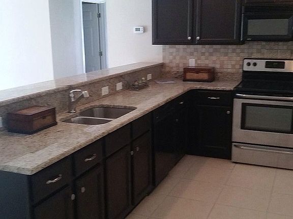 Large Kitchen with granite
