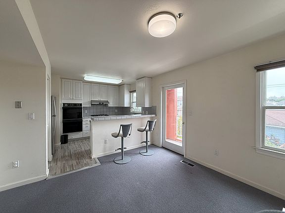 2nd image of 18 Dorado Ter APT 16
